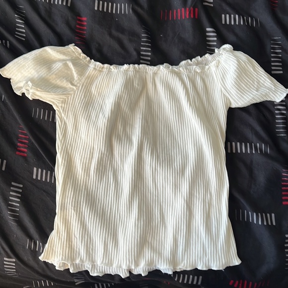 This is a white baby girl crop top in good condition - Picture 2 of 2